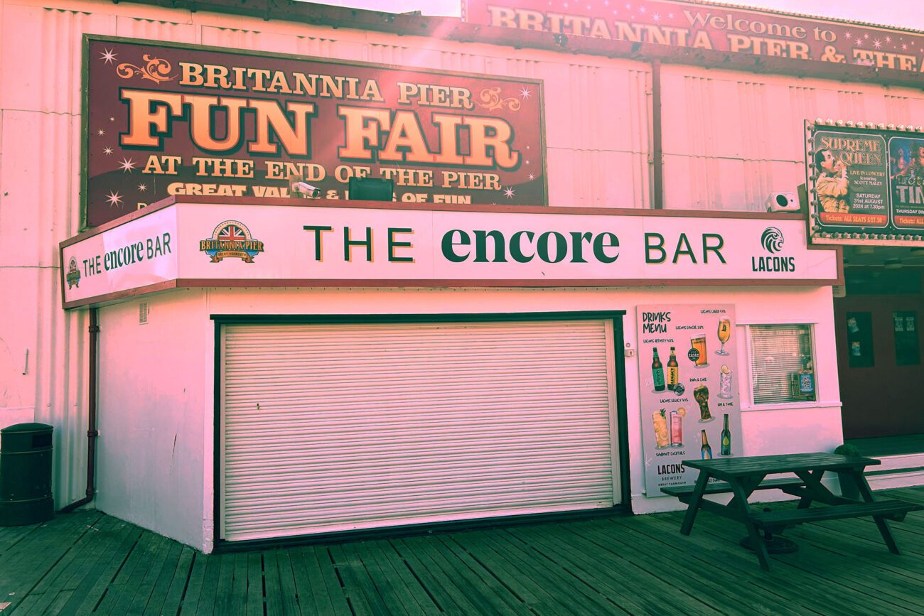 bar-signage-great-yarmouth-pier